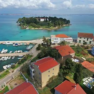  Apartment Junto